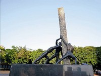 hoteis-em-goiania-go-monumento-tres-racas