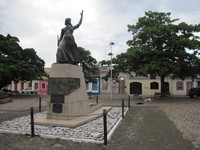 hoteis-em-laguna-sc-estatua-anita-garibaldi