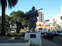 hoteis-em-passo-fundo-rs-monumento-teixeirinha