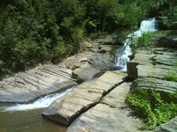 hoteis-em-santana-dos-montes-mg-cachoeira-do-santinho
